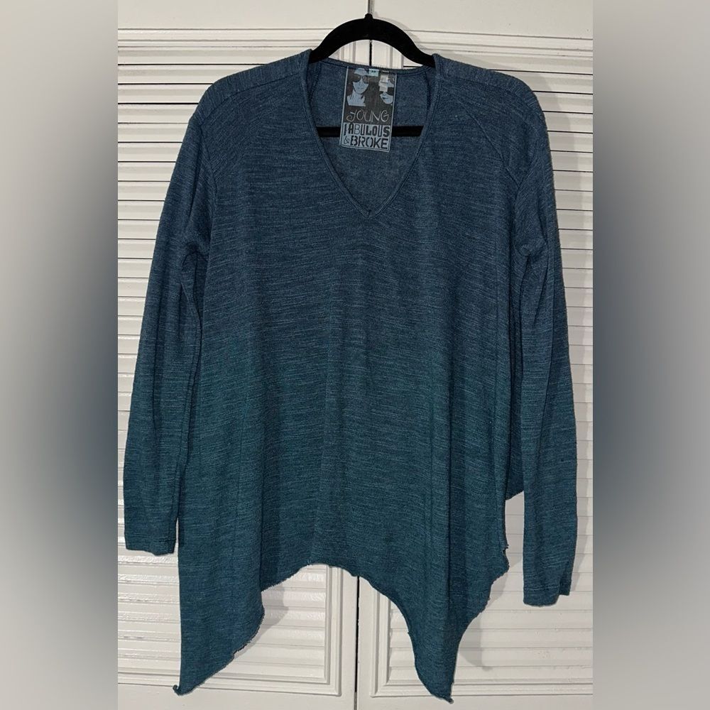 Young Broke & Fabulous Asymmetrical Hem Long Sleeve Top Women's Size‎ M